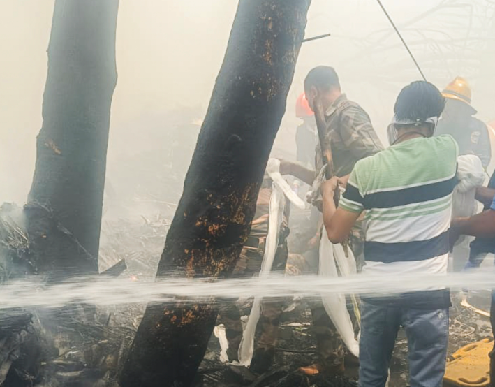 अहमदाबाद प्लेन क्रैश का मंजर बेहद डरावना…अबतक कुल 241 लोगों की मौत 5 image 21