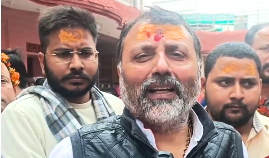 BJP सांसद मनोज तिवारी और निशिकांत दुबे पर FIR दर्ज ! देवघर स्थित बैद्यनाथ धाम में जबरन घुसने का आरोप 2 image 38