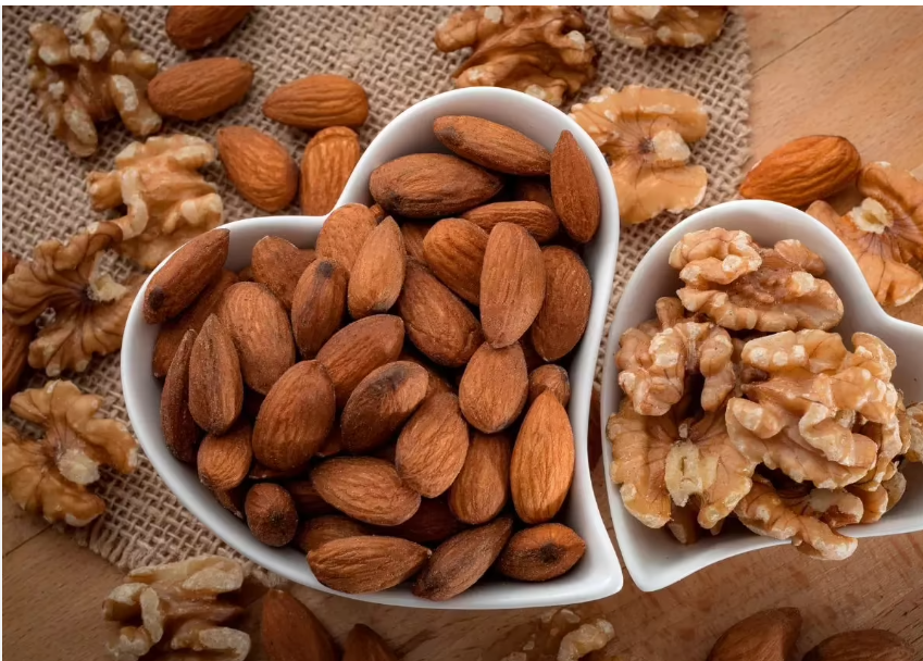 बादाम और अखरोट एक दिन में कितने खाने चाहिए ? नुकसान से बचने के लिए जानिए सही मात्रा ! 2 image 57