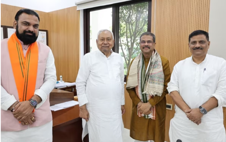 बिहार में NDA की प्रचंड जीत का चाणक्य कौन? किस रणनीति से महागठबंधन को कर दिया चारों खाने चित 1 image 60