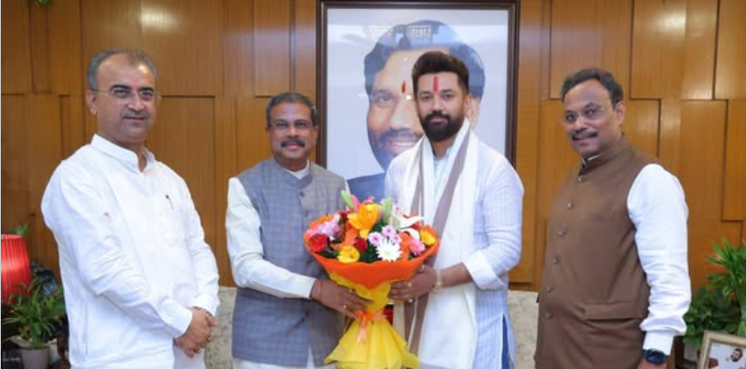 बिहार में NDA की प्रचंड जीत का चाणक्य कौन? किस रणनीति से महागठबंधन को कर दिया चारों खाने चित 3 image 62