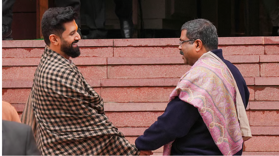 बिहार में NDA की प्रचंड जीत का चाणक्य कौन? किस रणनीति से महागठबंधन को कर दिया चारों खाने चित 6 image 65