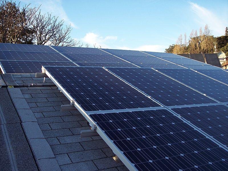 अमेरिका का 125.87% शुल्क वार, भारतीय सोलर निर्यात पर बढ़ा दबाव 1 solar panels