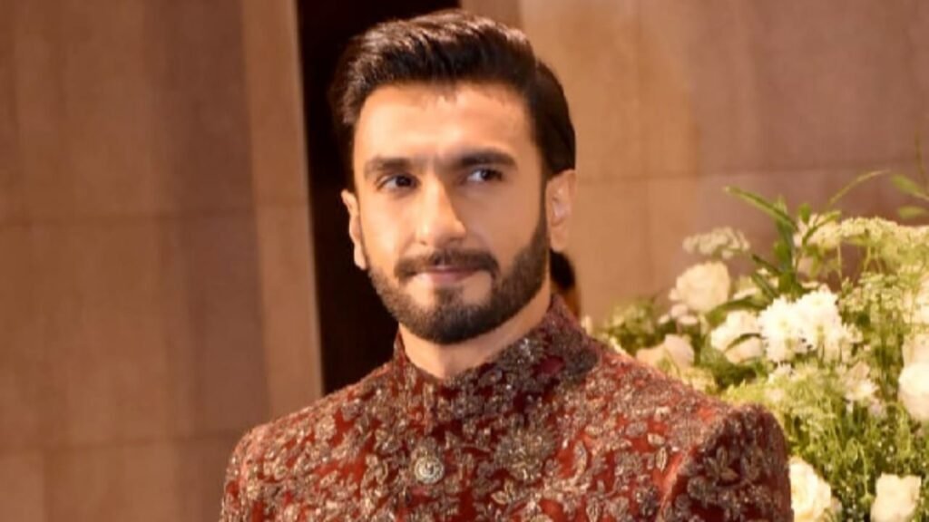 'धुरंधर 2' का जलवा: आधी रात को भी हाउसफुल हुए थियेटर्स, रणवीर सिंह ने बॉक्स ऑफिस पर गाड़ा झंडा! 1 Actor ranveer singh has threatening