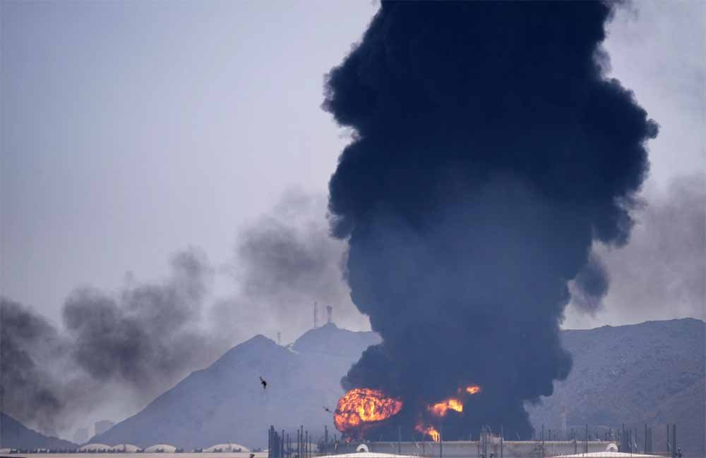 गैस ठिकानों पर हमले से खाड़ी में बढ़ा तनाव, ऊर्जा बाजार में मचा हड़कंप 1 IRAN 11