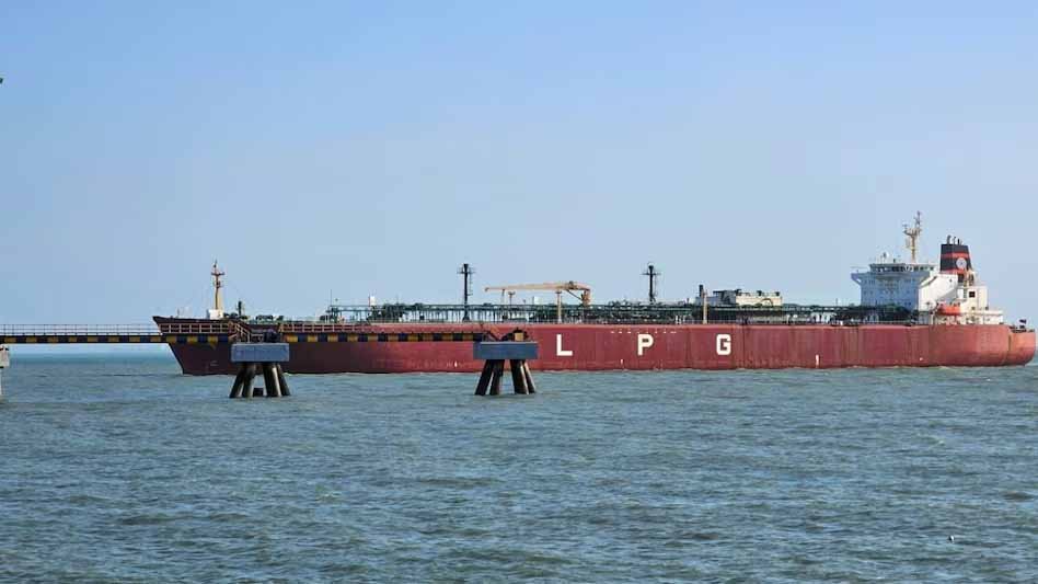स्ट्रेट ऑफ होर्मुज में फंसी है भारत की 3 लाख मीट्रिक टन LPG, भारत ने तेज की कूटनीतिक कोशिशें 2 jahaj 4 1