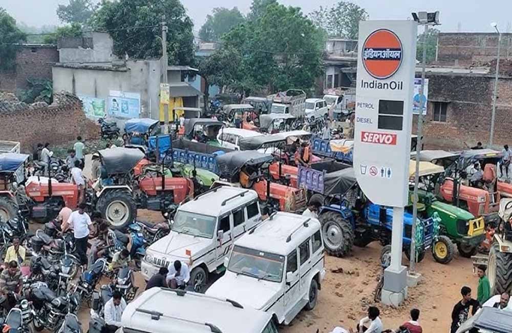 डीजल किल्लत की अफवाहों पर सरकार का पूर्णविराम: जरूरत से ज्यादा है उत्पादन, पेट्रोल पंपों पर भीड़ न लगाने की अपील 1 PETROL DIESEL 1
