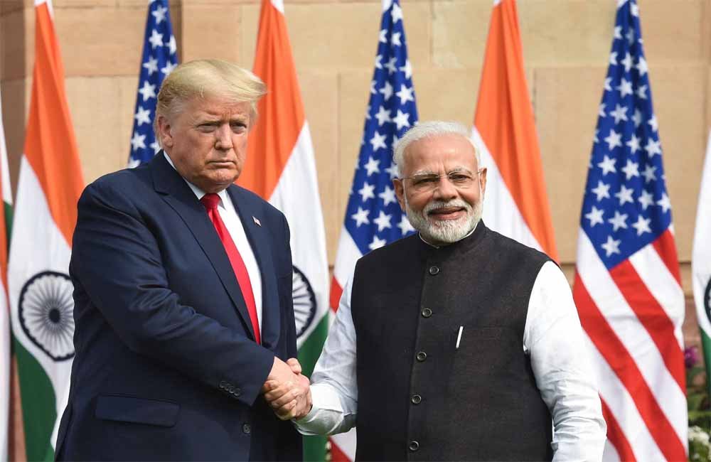 दिल्ली में अमेरिकी जश्न के बीच ट्रंप का 'लाइव' सरप्राइज: पीएम मोदी को बताया पक्का दोस्त 1 modi trump 1