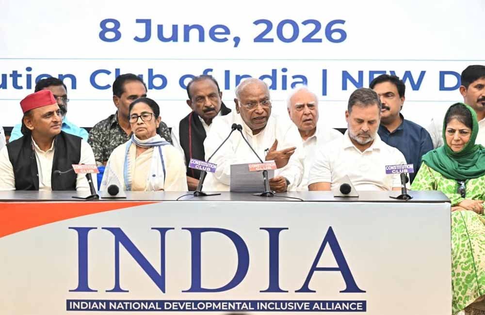 विपक्षी गठबंधन की दिल्ली बैठक में एकजुट हुईं 25 पार्टियां: मल्लिकार्जुन खरगे बोले—हर दो महीने में होगी बैठक 1 INDIA Alliance