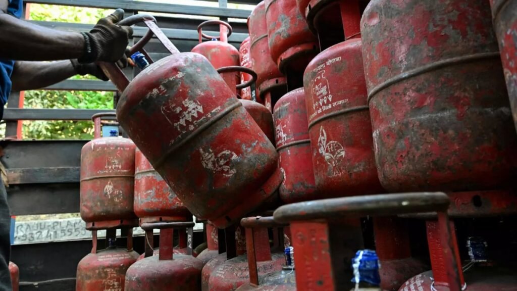 LPG Big Update: आज ही निपटा लें ये जरूरी काम, वर्ना कल से बंद हो जाएगी आपके रसोई गैस की सप्लाई और बुकिंग! 2 LPG2 20260313191312 20260315192007 20260317140652 1