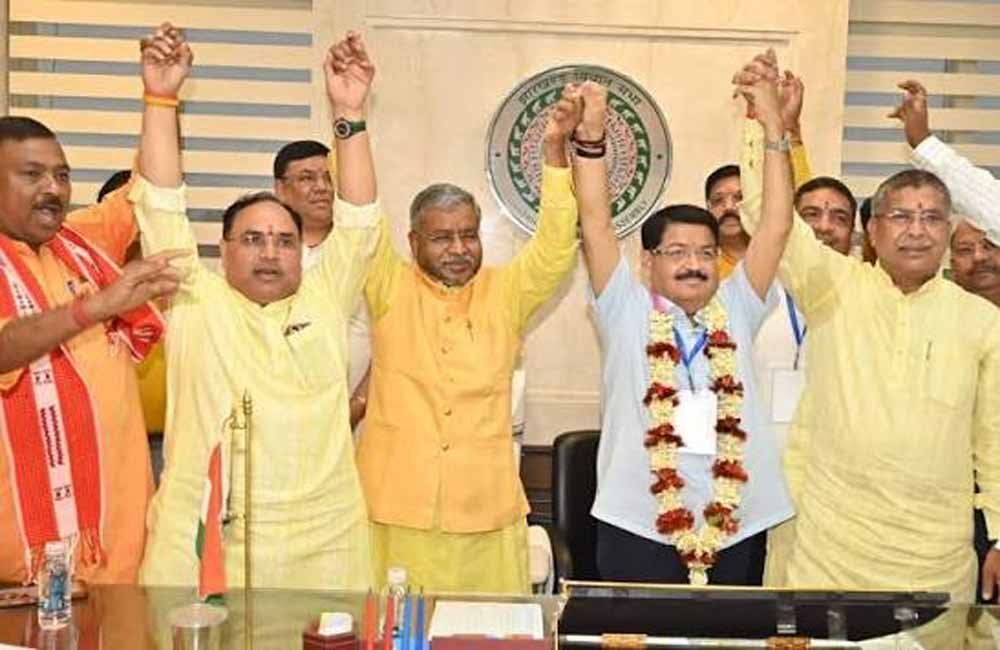 झारखंड में बड़ा सियासी उलटफेर; क्रॉस वोटिंग ने बिगाड़ा खेल, संख्या बल कम होने के बावजूद NDA समर्थित परिमल नथवानी जीते 1 PARIMAL 2