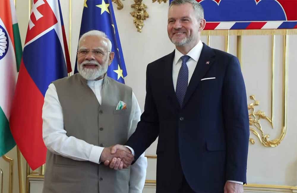 PM मोदी को मिला स्लोवाकिया का सर्वोच्च नागरिक सम्मान; 'ऑर्डर ऑफ द व्हाइट डबल क्रॉस' पाने वाले पहले भारतीय पीएम 1 PM MODI 556