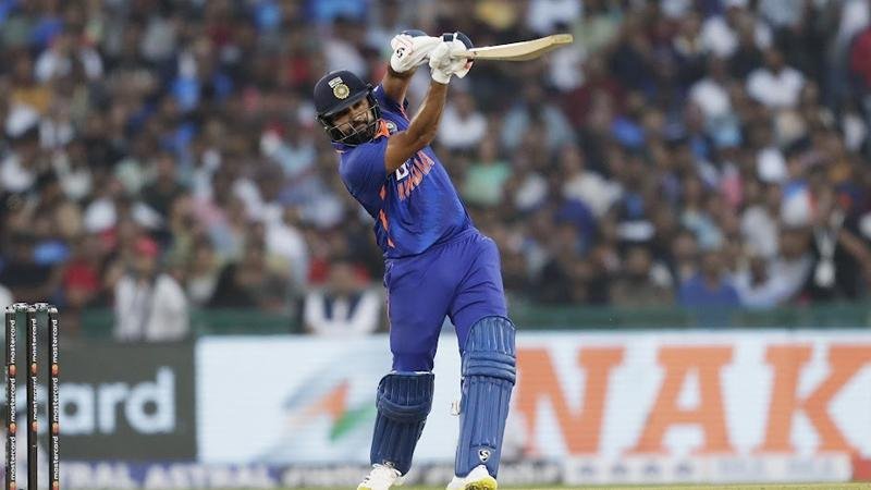 उम्र नहीं रोहित शर्मा का जुनून देखिए! कोच दिनेश लाड ने किया 100% गारंटी वाला बड़ा दावा 1 Rohit Sharma 21